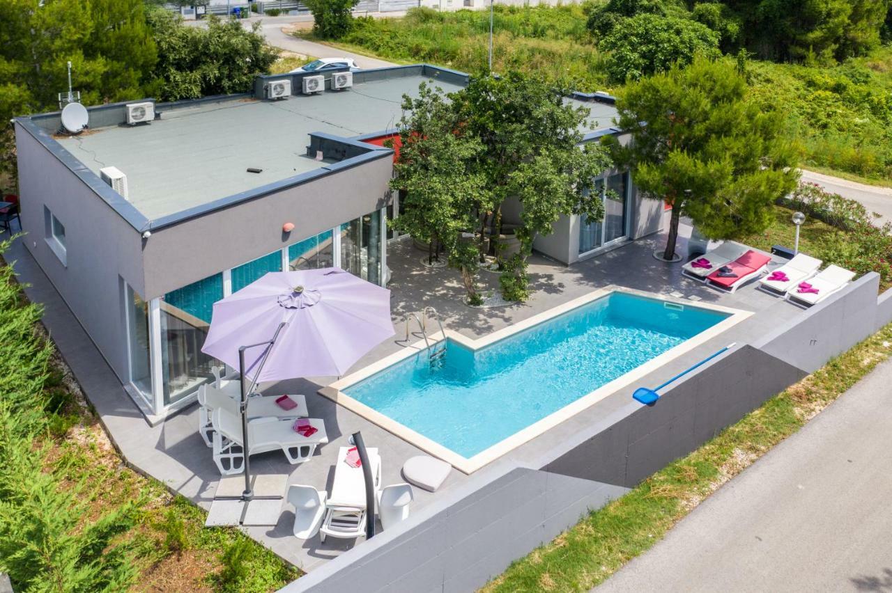 Villa Modern Jura With Pool Near The Beach, Extra Pool Heating Available *